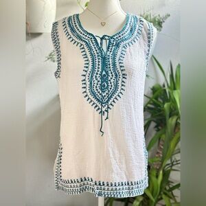 Solitaire White Cotton Embroidered Sleeveless Top - Size Small
